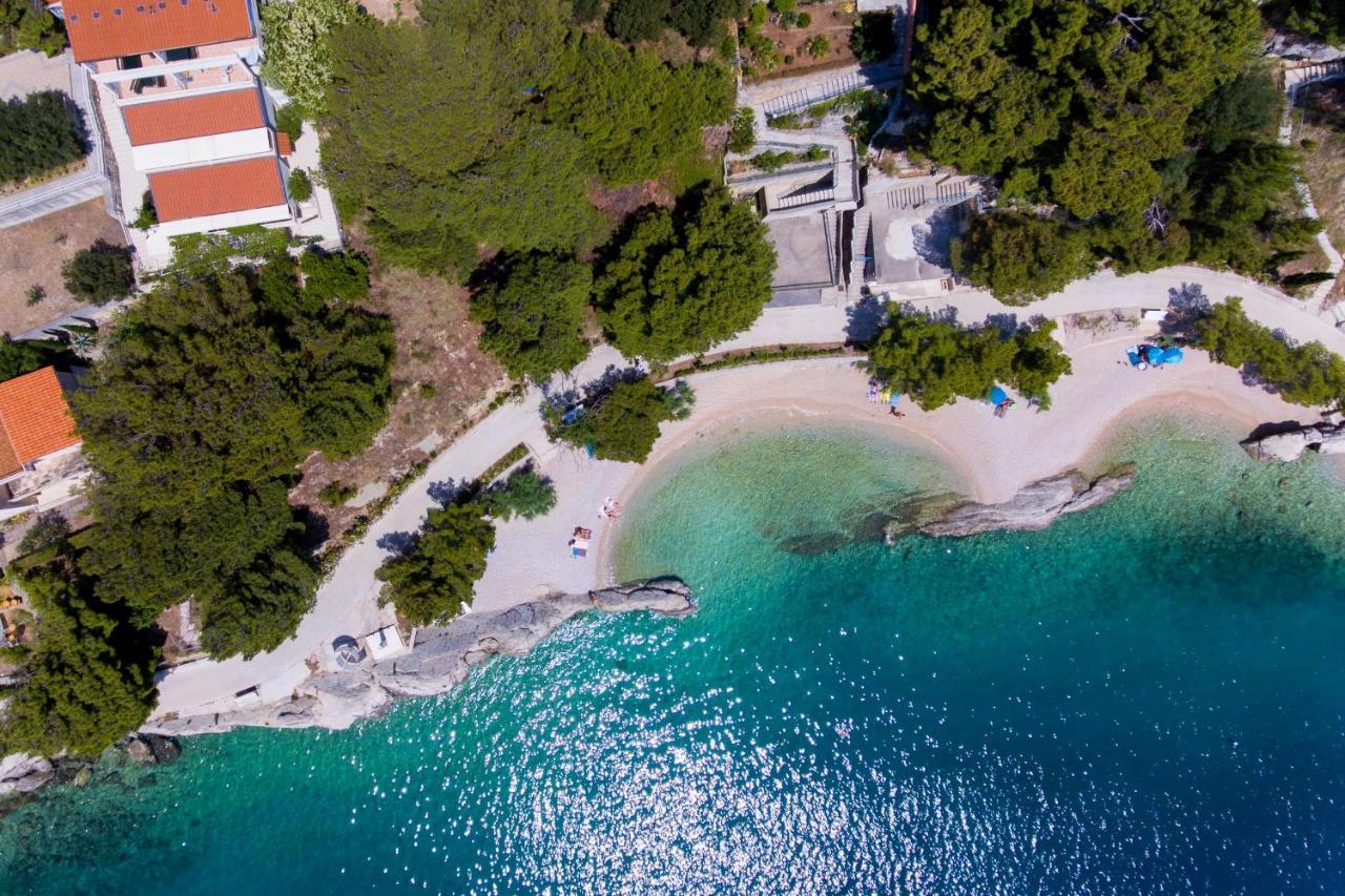 Apartments With A Parking Space Brela, Makarska - 11687 Εξωτερικό φωτογραφία