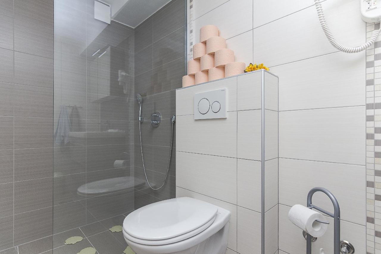 Apartments With A Parking Space Brela, Makarska - 11687 Εξωτερικό φωτογραφία