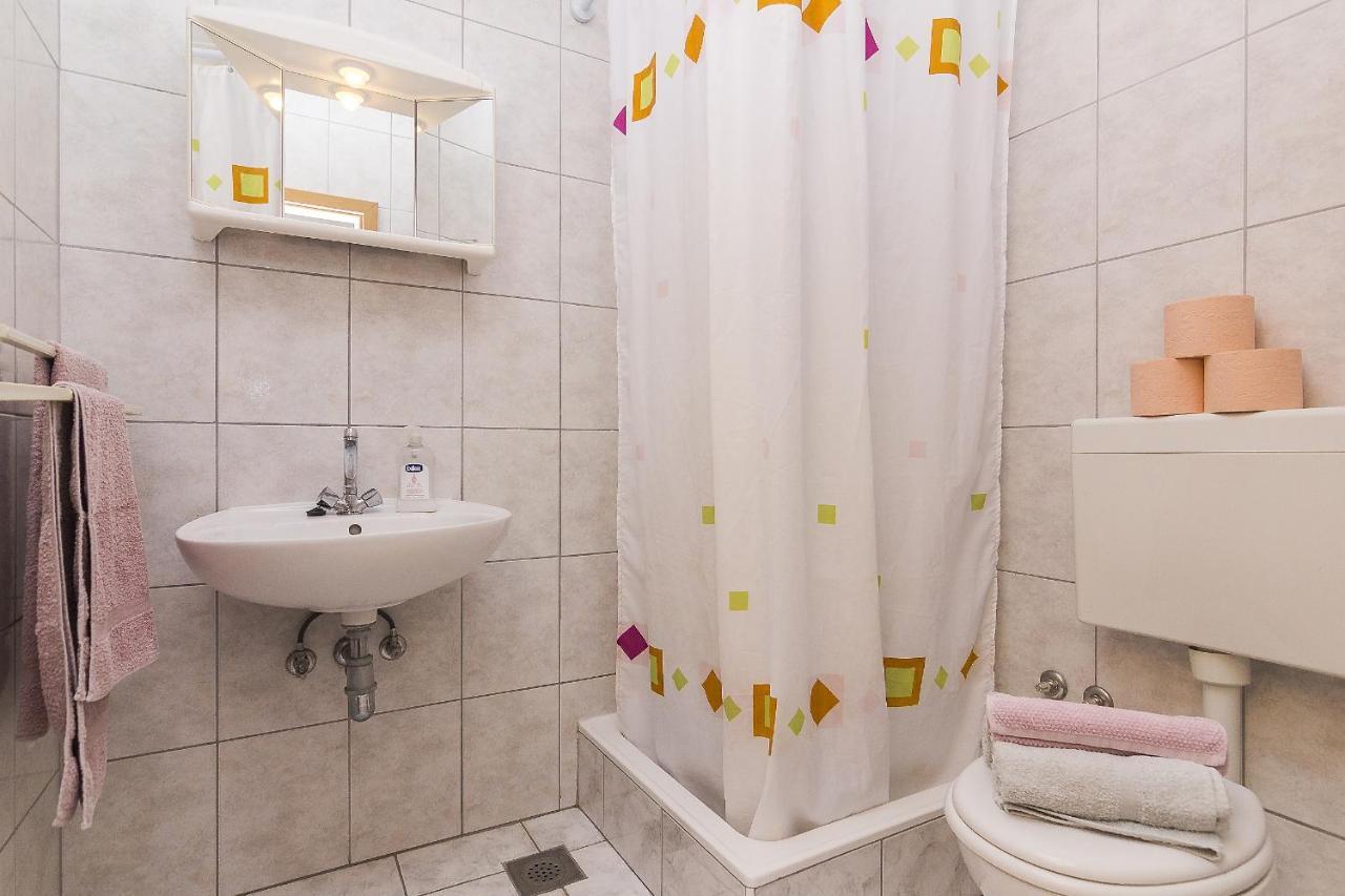 Apartments With A Parking Space Brela, Makarska - 11687 Εξωτερικό φωτογραφία