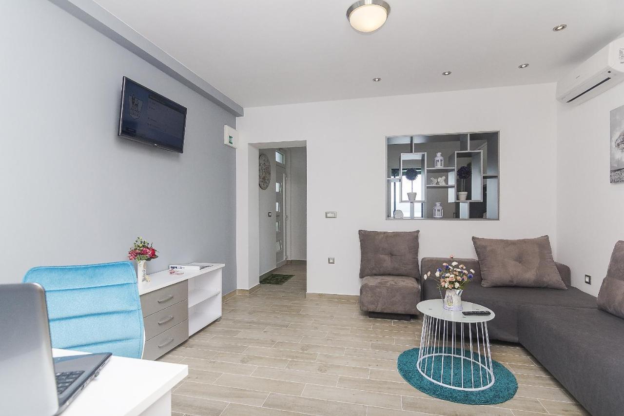 Apartments With A Parking Space Brela, Makarska - 11687 Εξωτερικό φωτογραφία