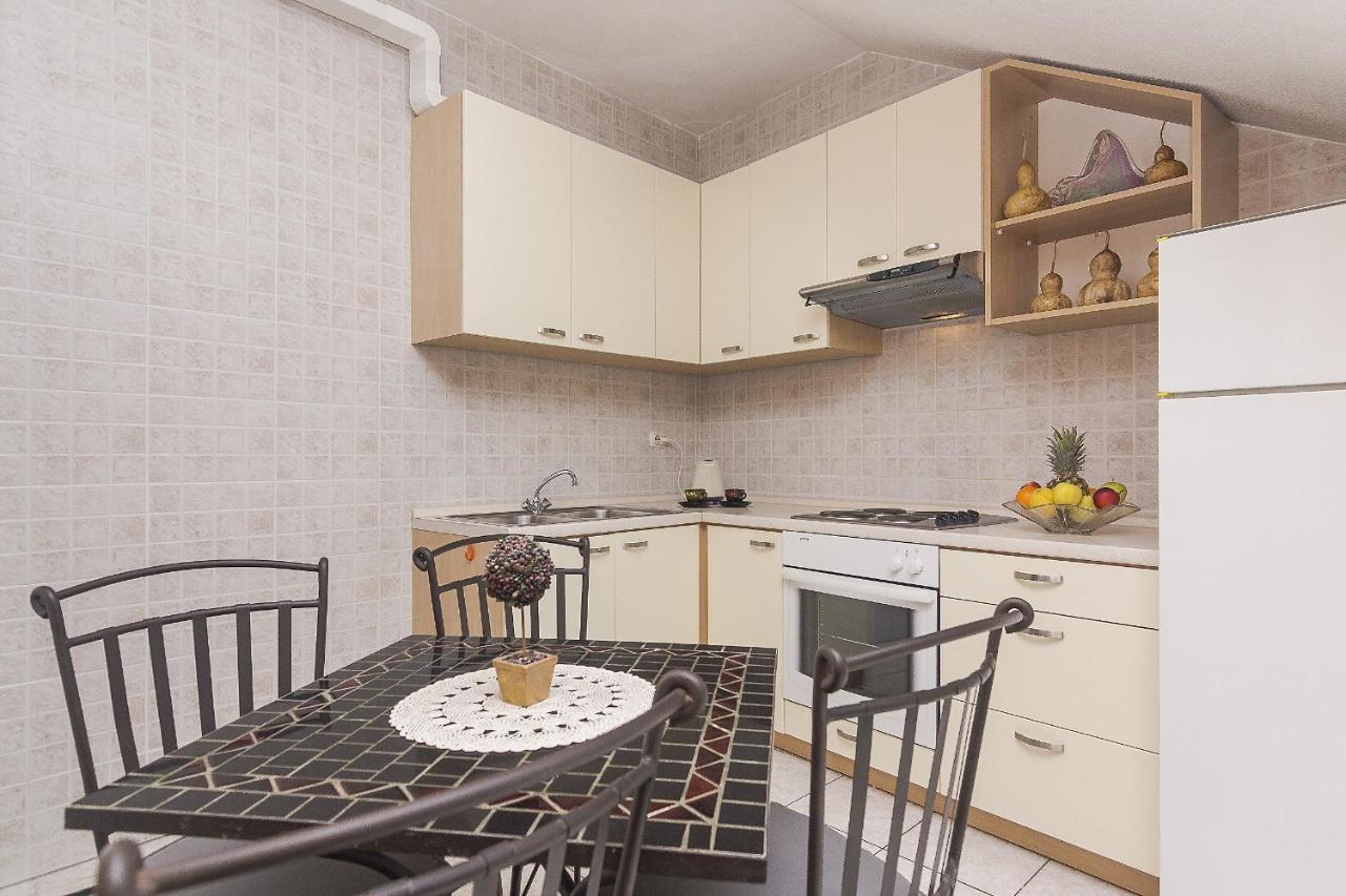 Apartments With A Parking Space Brela, Makarska - 11687 Εξωτερικό φωτογραφία