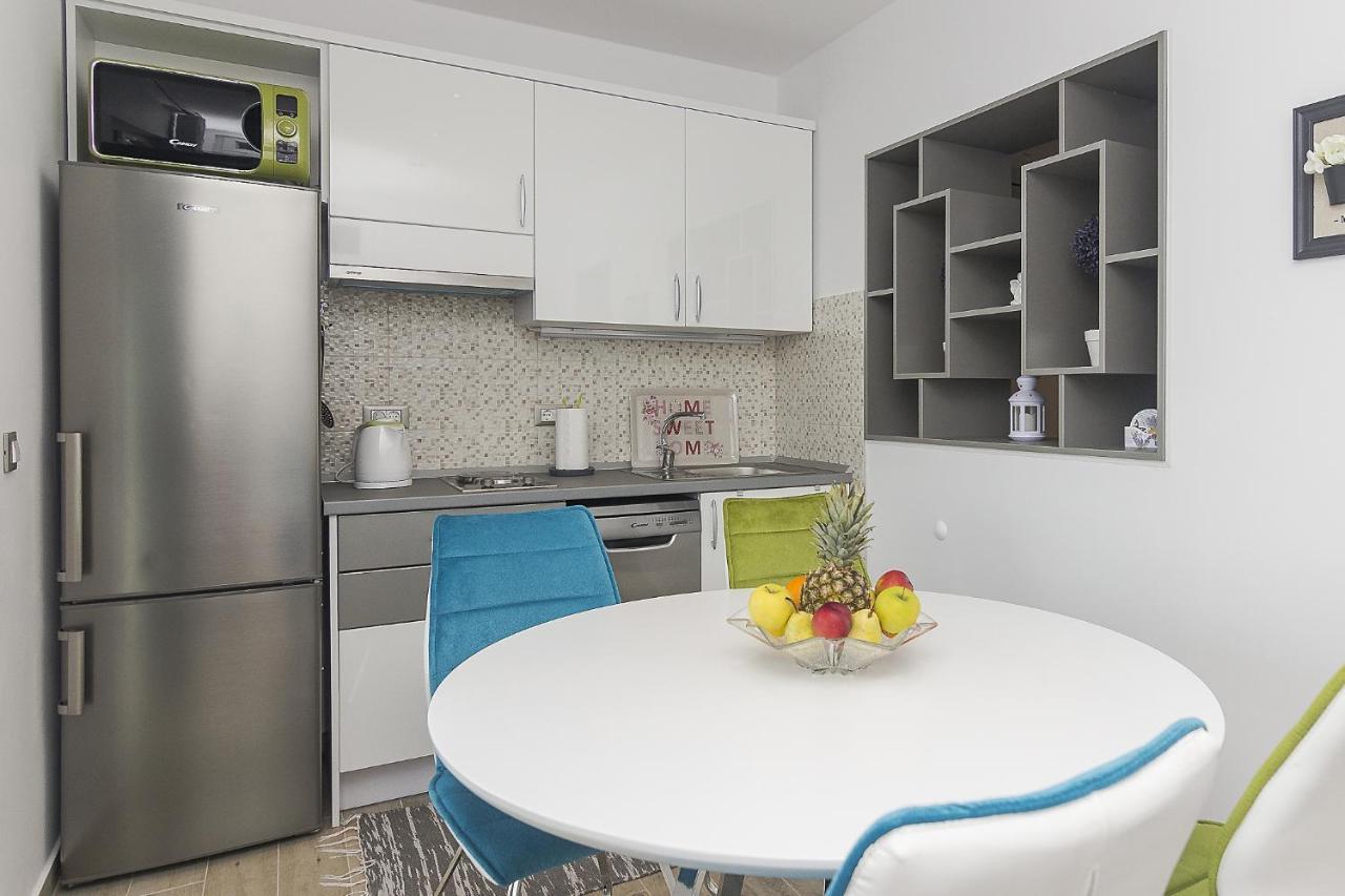 Apartments With A Parking Space Brela, Makarska - 11687 Εξωτερικό φωτογραφία